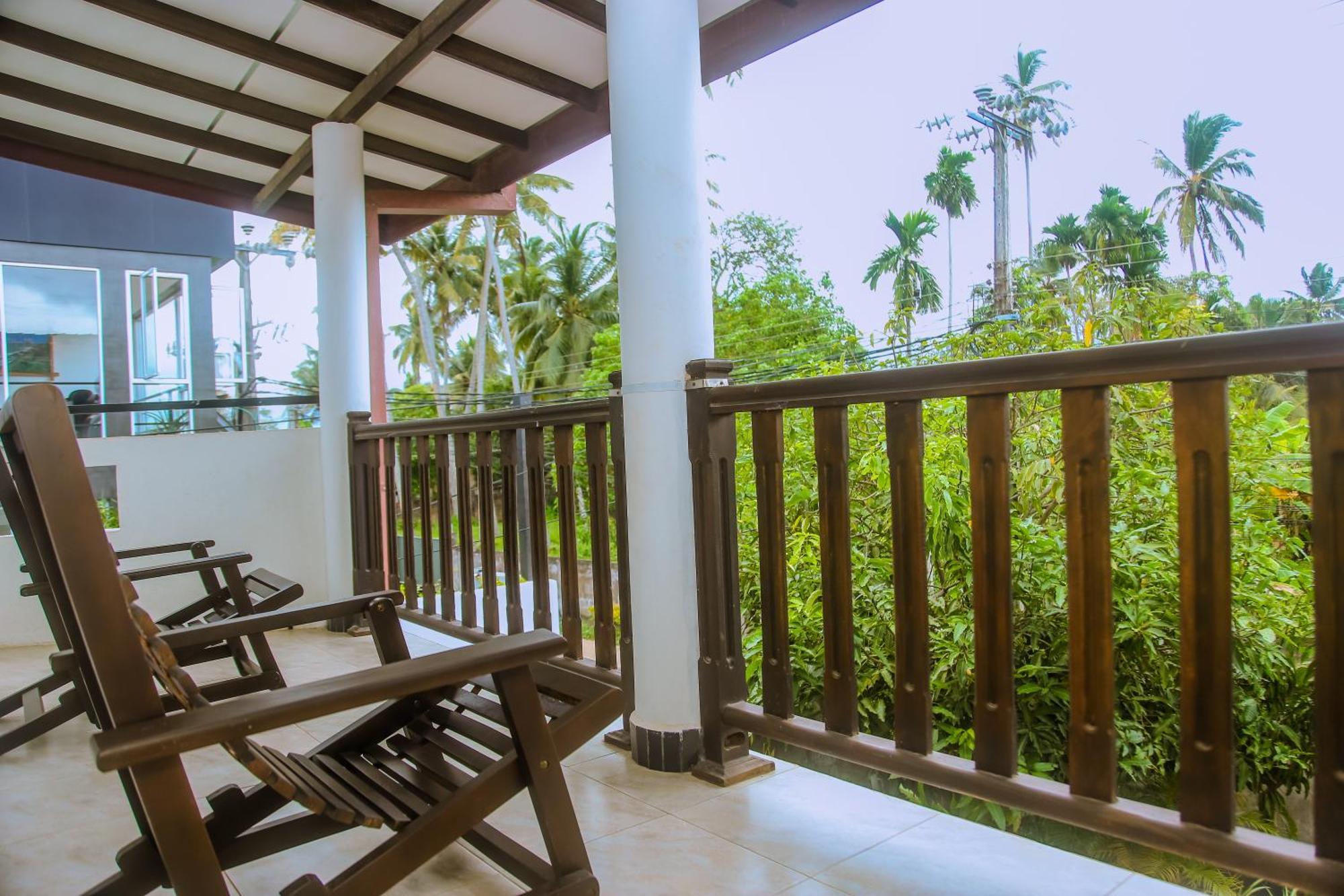 Brave Resort Mirissa Exterior photo