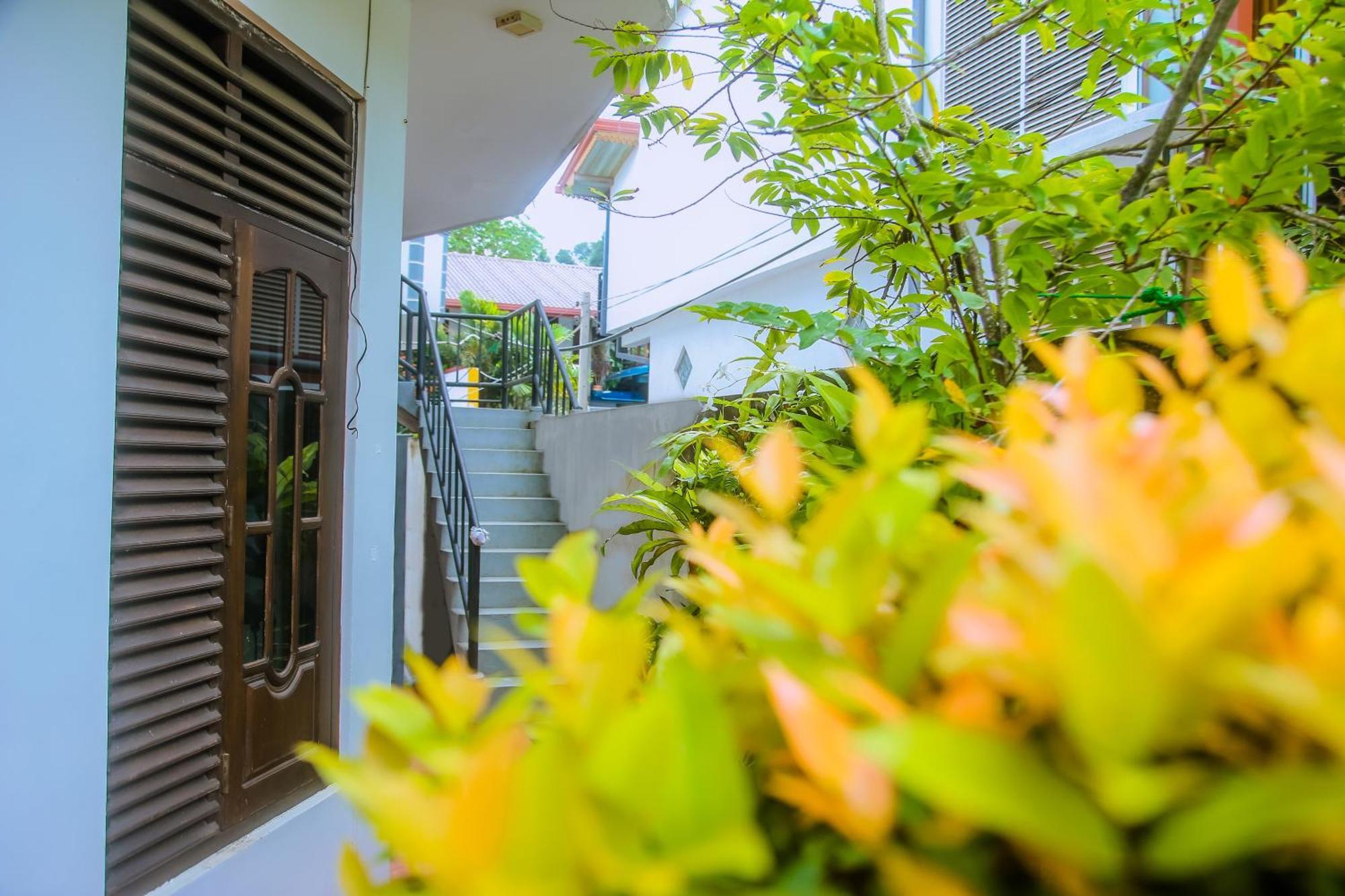 Brave Resort Mirissa Exterior photo