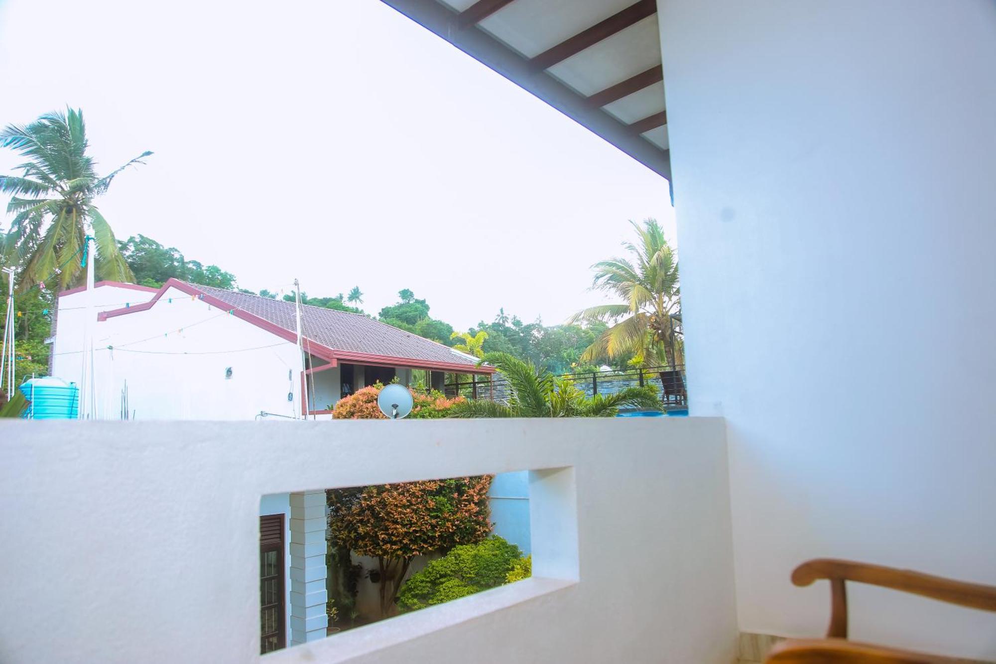 Brave Resort Mirissa Exterior photo
